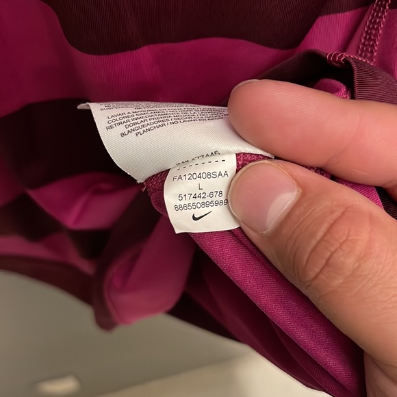 Nike Pro Women’s Large Lined Patterned Dri Fit Purple - Picture 7 of 7